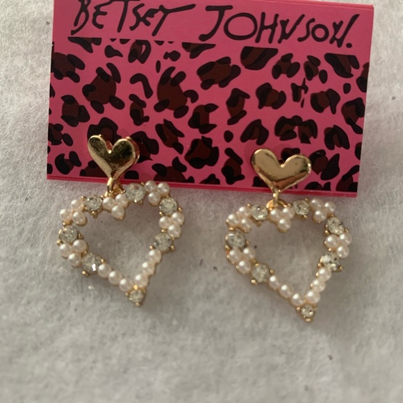New Betsey Johnson Heart Gold Earrings - Picture 4 of 5